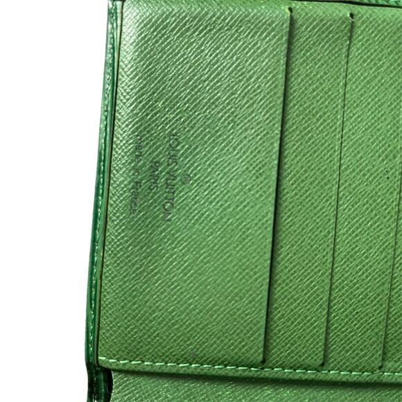 Louis Vuitton Unisex Green Bifold Wallet Epi Leather Vintage - Picture 3 of 7